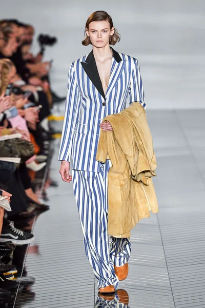 Look 37